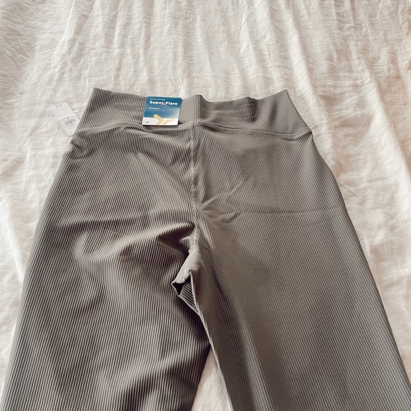 GREY FLARE LEGGINGS - Picture 4 of 5